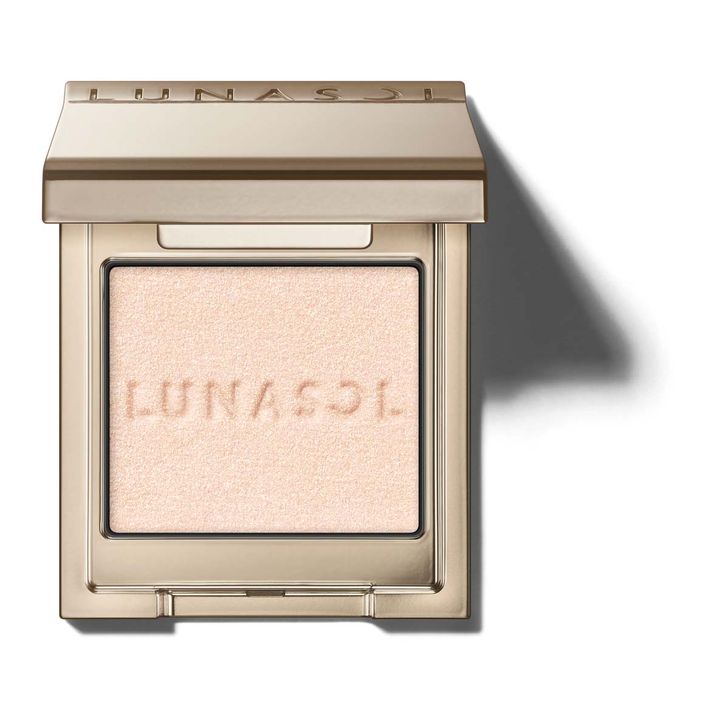 画像: 【ルナソル】「ルナソル モノアイカラーレーション」 01 Opal Dust ￥3,520（税込）
