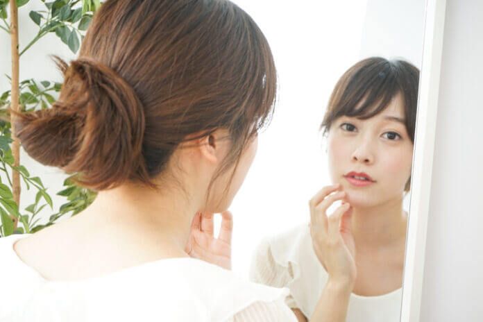 他人に口挟みがち…「中身が老けているな」と思われてしまう女性の特徴10選