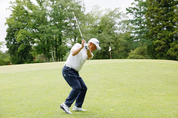 砲台グリーンに寄せるなら「左足体重」「重心移動ゼロ」でうまくいく！