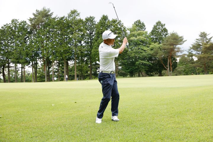 砲台グリーンに寄せるなら「左足体重」「重心移動ゼロ」でうまくいく！