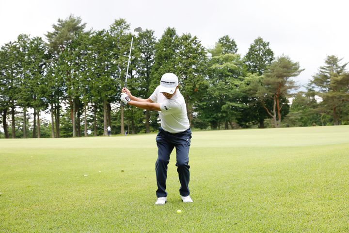 砲台グリーンに寄せるなら「左足体重」「重心移動ゼロ」でうまくいく！