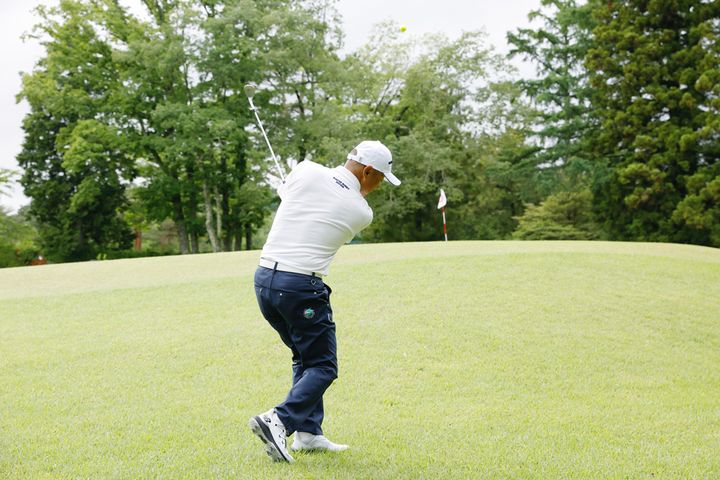 砲台グリーンに寄せるなら「左足体重」「重心移動ゼロ」でうまくいく！