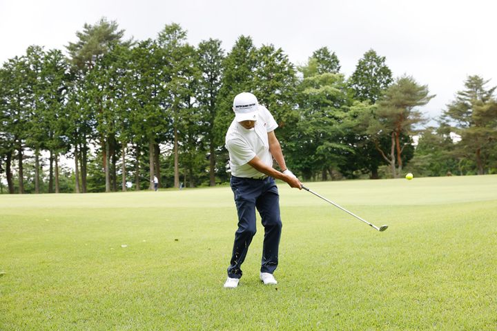砲台グリーンに寄せるなら「左足体重」「重心移動ゼロ」でうまくいく！