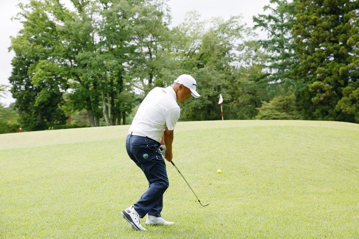 砲台グリーンに寄せるなら「左足体重」「重心移動ゼロ」でうまくいく！