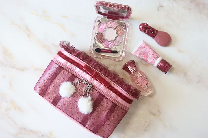 ジルスチュアートの2024年クリスマスコフレは11月１日と11月15日発売