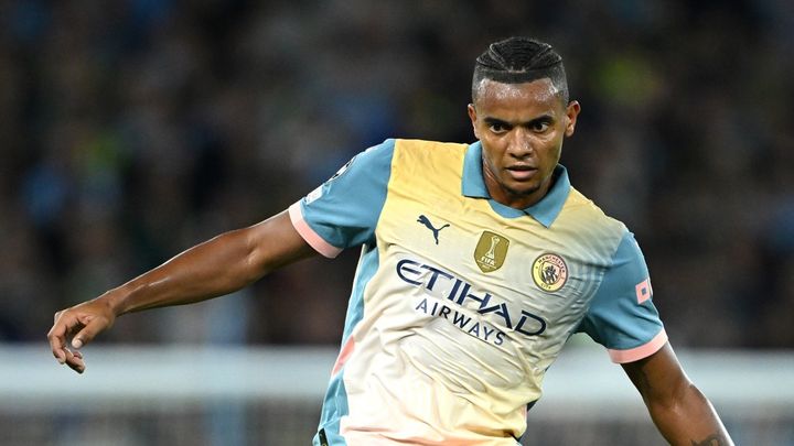 「B・シウヴァかと思ってパスを出したら審判だった」 ノエル・ギャラガー発案シティ新ユニの“問題点”