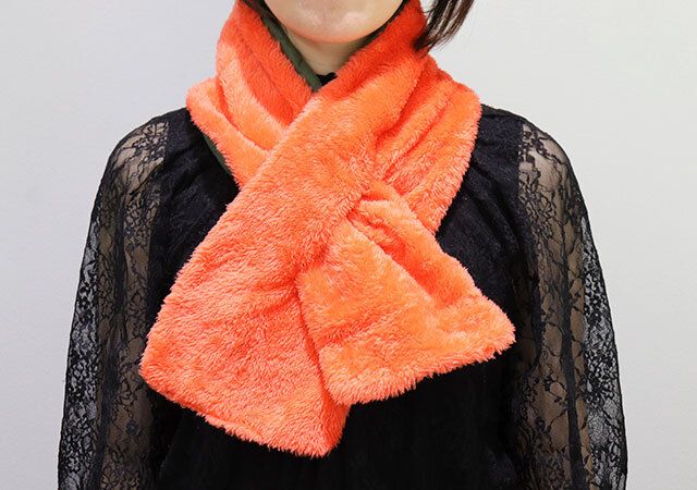 ダイソーの差し色になるマフラー Scarf