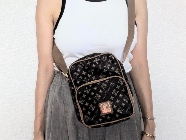 ショルダーストラップは長さを調整できます