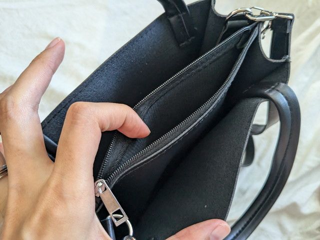 エモダバッグの内側仕切り