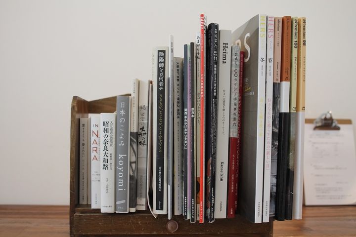 店内に置いてある雑誌や書籍は自由に閲覧可能