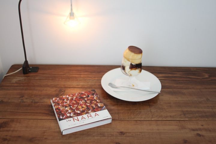 スイーツをいただきながら読書を満喫するのは至福のひととき