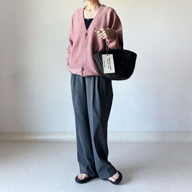 ウォッシャブルカーディガンを着たコーデ