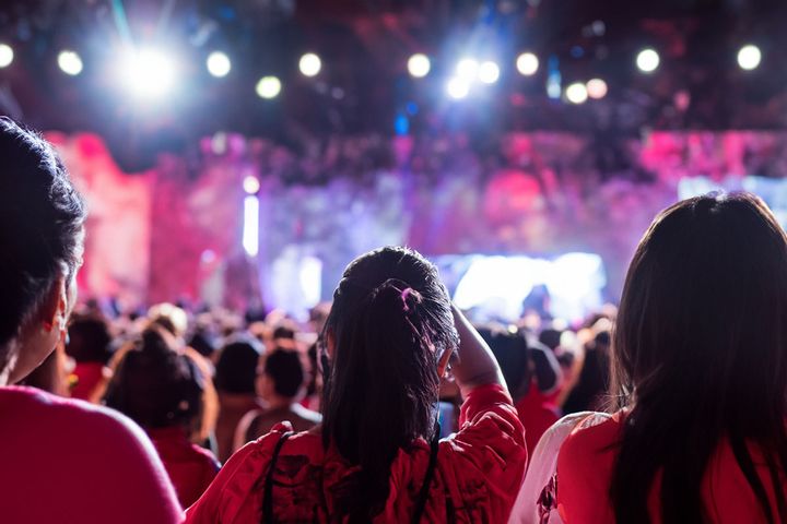 推しの表情を見逃さないためのアイテム「双眼鏡」