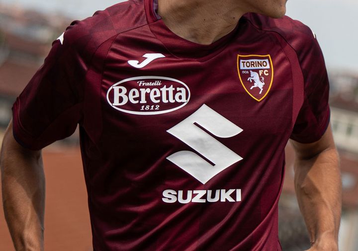 胸ロゴは日本の「スズキ」継続！古豪トリノの今季ユニフォームを一挙紹介 アウェイは“優勝シーズン”が復活する