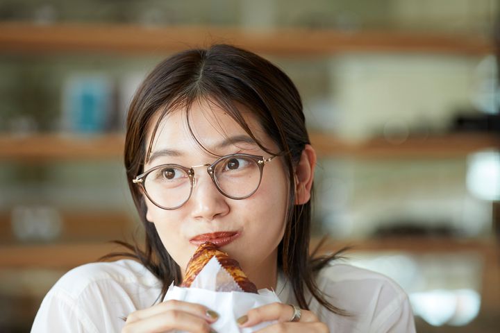 自分に似合うワンランク上の「かっこいいメガネ」の選び方とFUDGEおすすめコーデ例