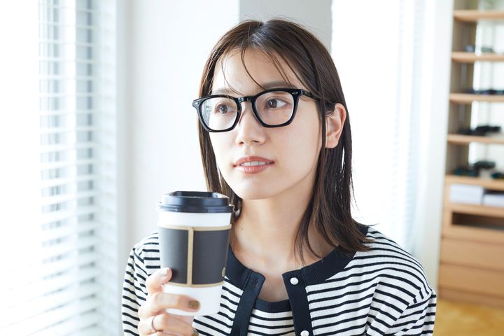 自分に似合うワンランク上の「かっこいいメガネ」の選び方とFUDGEおすすめコーデ例