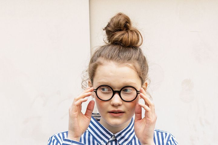 自分に似合うワンランク上の「かっこいいメガネ」の選び方とFUDGEおすすめコーデ例