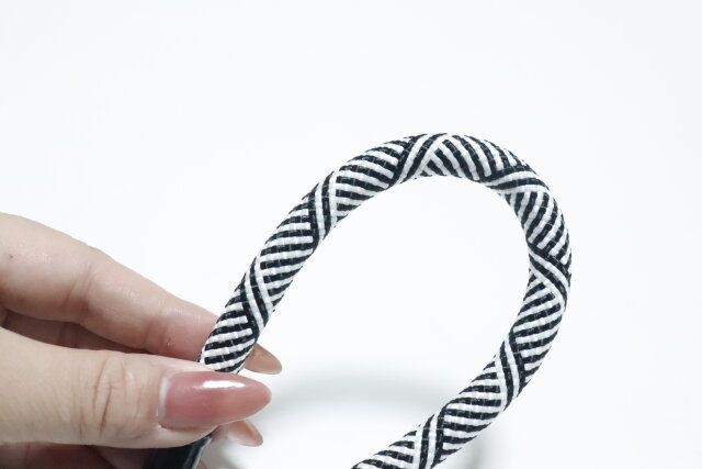 ダイソー スマホケース用 太紐ハンドストラップ モノクロ デザイン