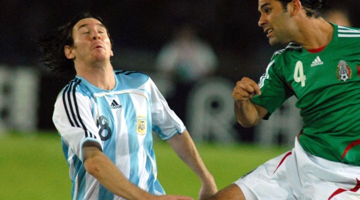 20歳だったメッシ、ユニフォーム交換で審判買収！？元主審が秘話暴露 「脱いで私に渡そうと…」