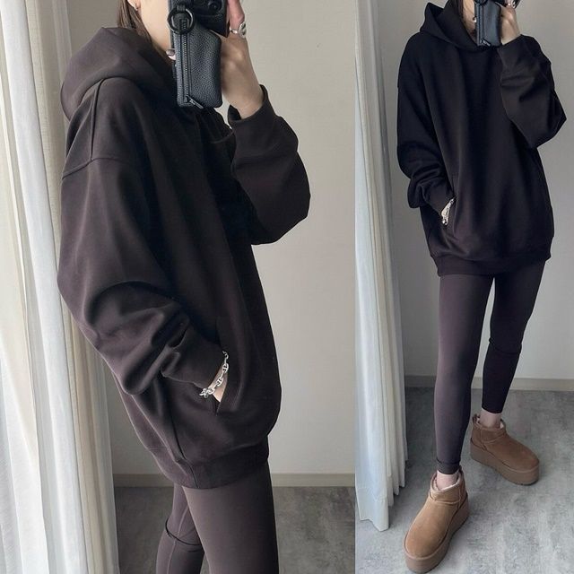 UNIQLO：Cのダークブラウンの「スウェットオーバーサイズプルパーカ」×レギンス