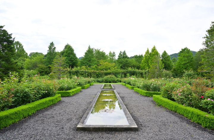庭園のすみずみまで、ガーデナーにより美しく手入れされています