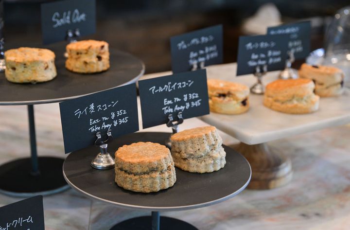 スコーン2個と紅茶の「クリームティーセット」1540円は、わざわざこれをめざして都内から食べに来る人もいるほど