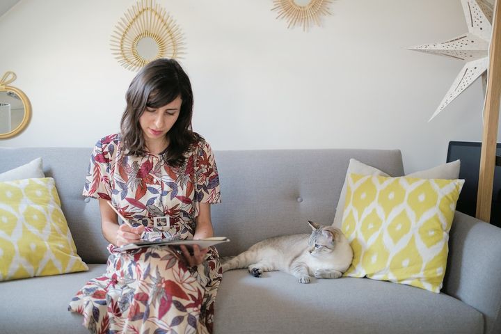 季節の変わりめはシンプル、柄物どちらも大人気！【パリジェンヌの一週間コーデ】