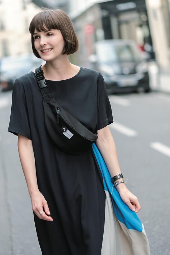 季節の変わりめはシンプル、柄物どちらも大人気！【パリジェンヌの一週間コーデ】