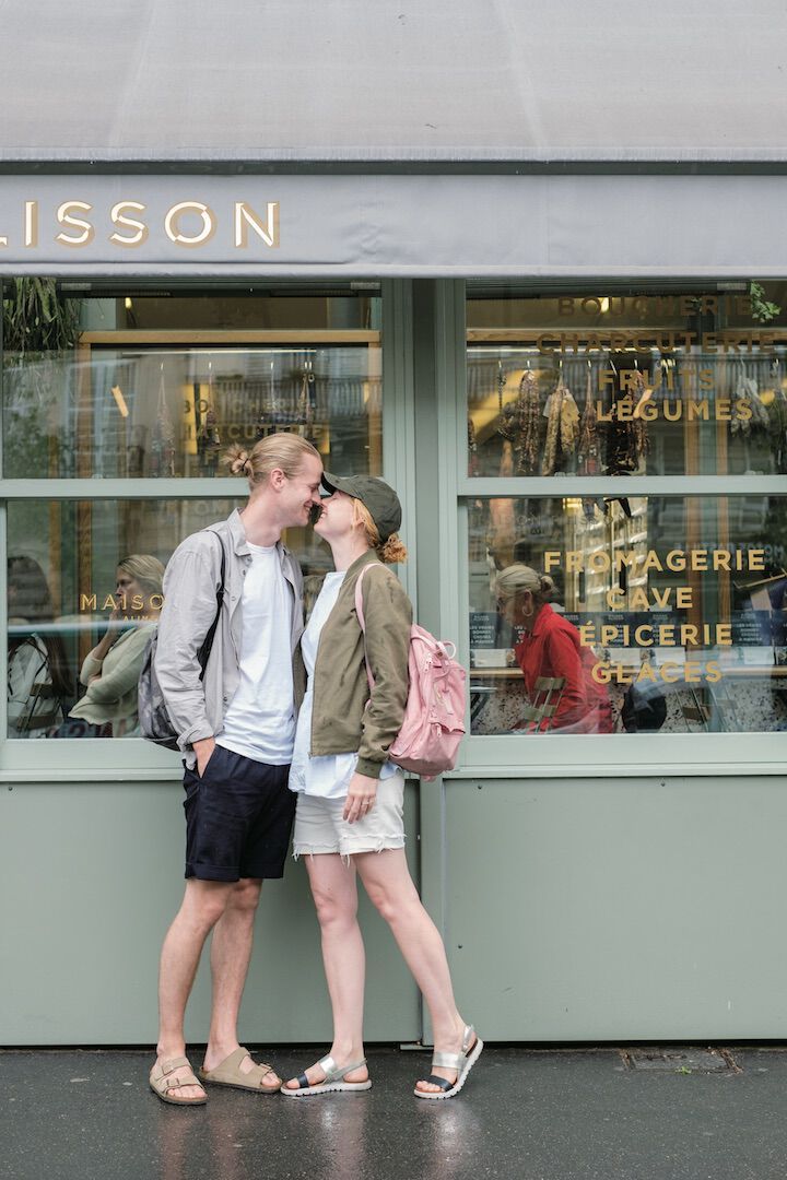 季節の変わりめはシンプル、柄物どちらも大人気！【パリジェンヌの一週間コーデ】