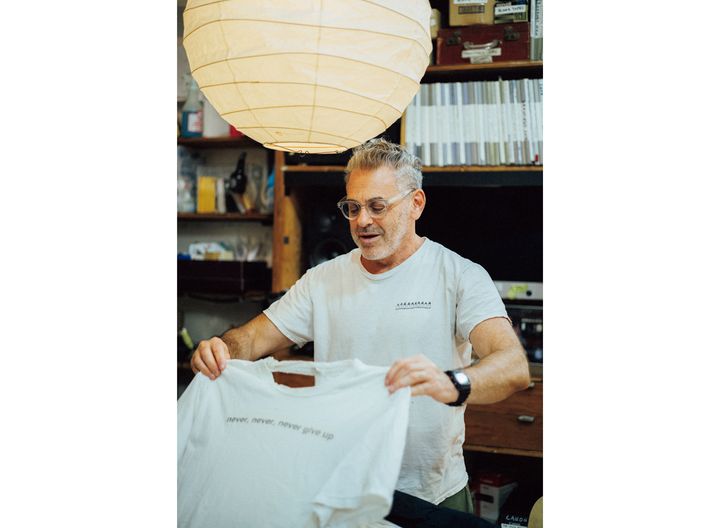 YouTuber、映画監督のケイシー・ナイスタットからプレゼントされたＴシャツ