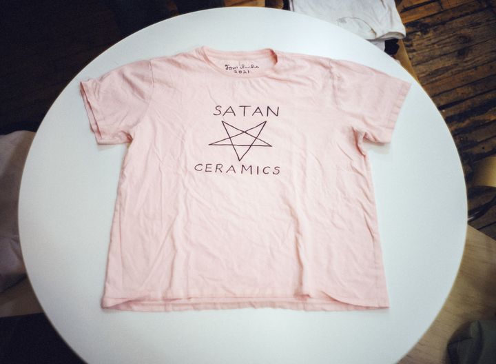 メアリー・フレイとのセラミックチーム〈Satan Ceramics〉のオリジナルＴ