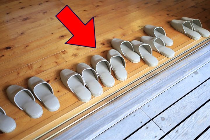 「共用スリッパ」あなたは履く？ それとも…