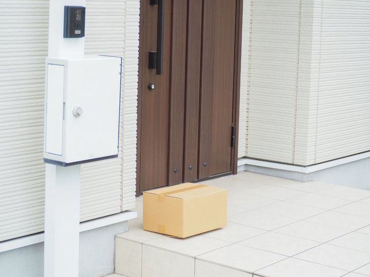 置き配サービスで届けられた荷物がぬれたことが原因で中の商品が使えなくなった場合、宅配業者に賠償請求できる？