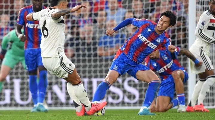 鎌田大地、あわや大ケガ…ユナイテッドDFマルティネスの蛮行未遂が物議 「足を折るタックル」「胸糞悪い」