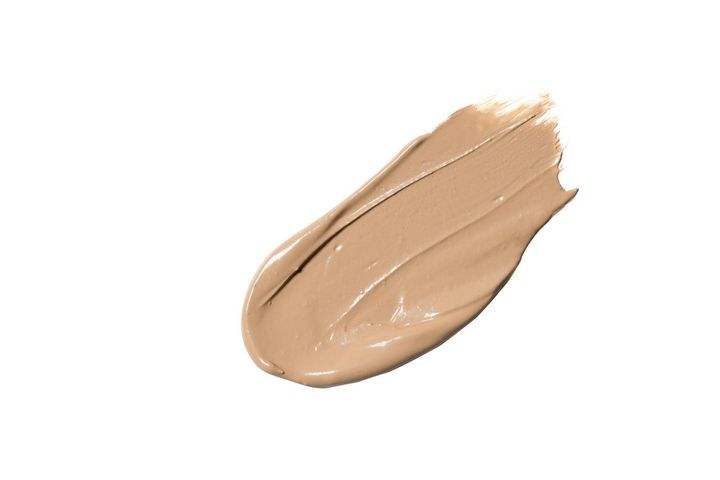 画像: 03 赤みを抑えたオークル寄りのニュートラルなヌード。