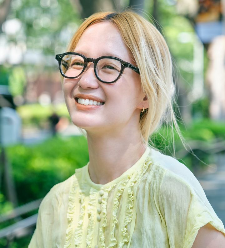 メガネ好きなあの子、こだわりの選び方は？顔のカタチや服装に合わせてみる