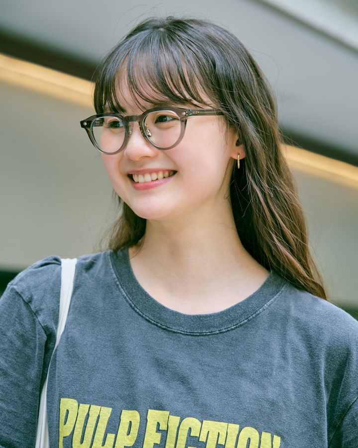 メガネ好きなあの子、こだわりの選び方は？顔のカタチや服装に合わせてみる