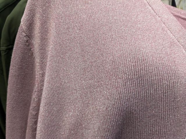 ラメビスコースカーディガンの素材感