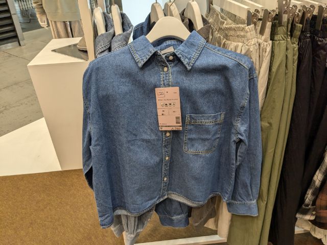 ブルーのエフォートレスショートシャツ