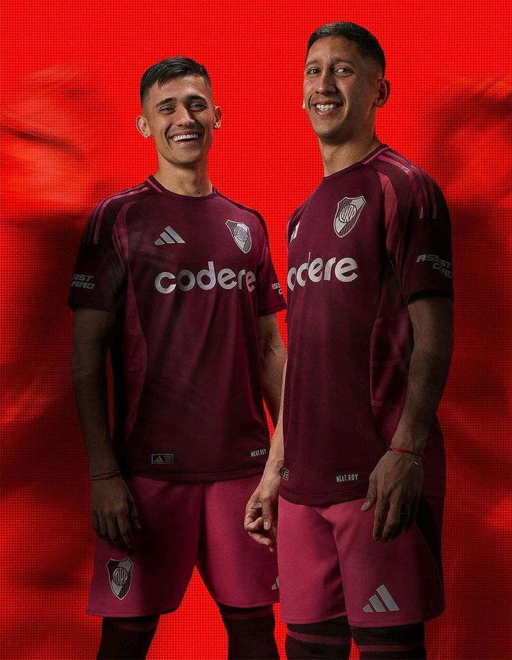 名門リーベルが“親友”トリノに敬意の新ユニフォームを発表 イタリア古豪との「75年間の友情秘話」とは