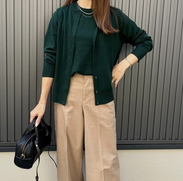 UNIQLOのメリノクルーネックカーディガン2