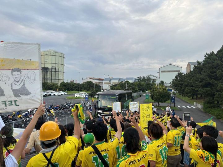 「バス待ちのときに…」漢みせたJ2千葉MF横山暁之は、サポーターに団結呼びかける