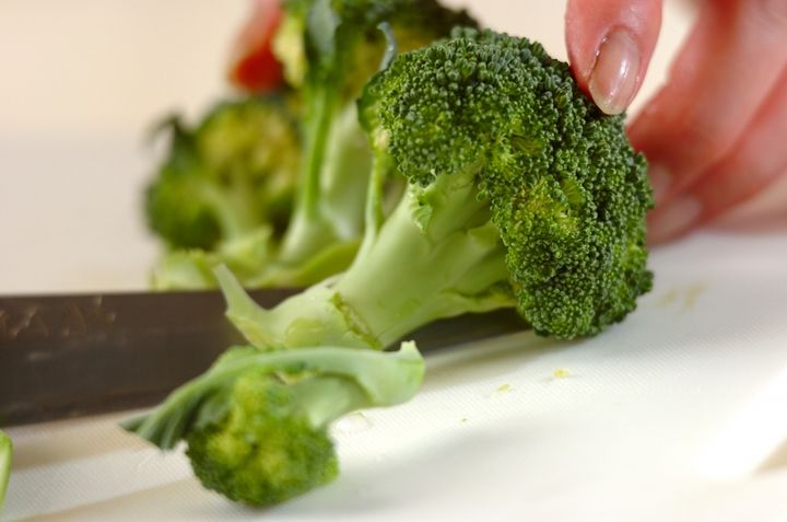 ブロッコリーの西京ゴマダレの下準備1