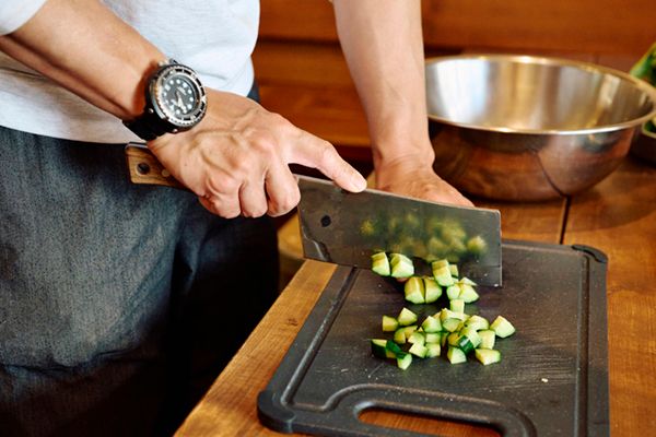 上級キャンパーが忖度なしの徹底レビュー！新作のアウトドア包丁の実力は？