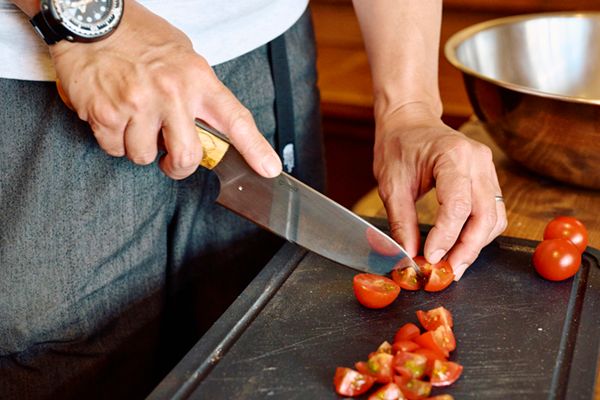 上級キャンパーが忖度なしの徹底レビュー！新作のアウトドア包丁の実力は？