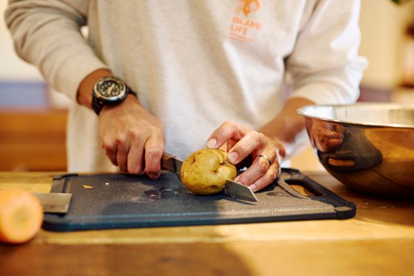 上級キャンパーが忖度なしの徹底レビュー！新作のアウトドア包丁の実力は？