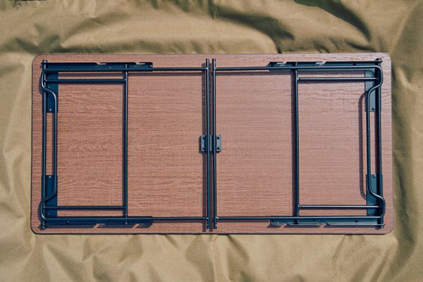 「画期的すぎる」使い方が無限大！積み重ねもできる優秀なテーブルとは？