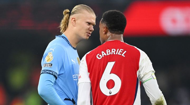 シティFWハーランド、アーセナルDFの頭にボールをぶつける グアルディオラ監督は怒りの椅子キック