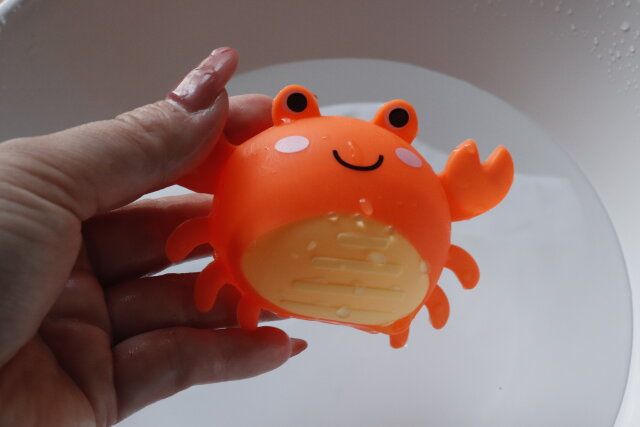 セリア カニさん ウォーターボム 水