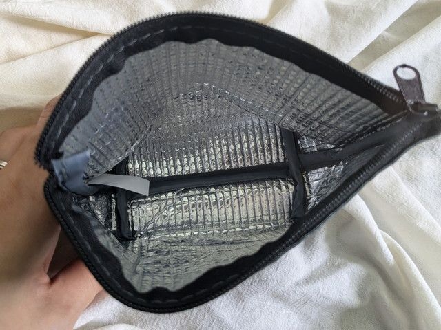 ミニオン小さめのポーチ中